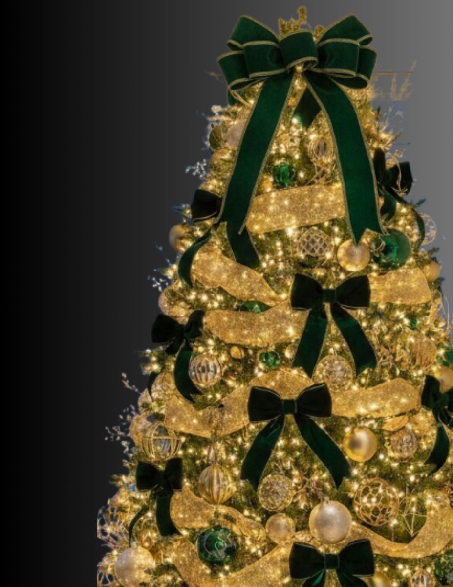 Elegant traditional holiday tree inspiration