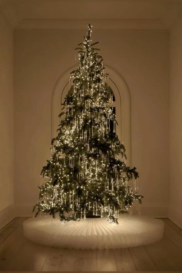 Organic modern holiday tree inspiration